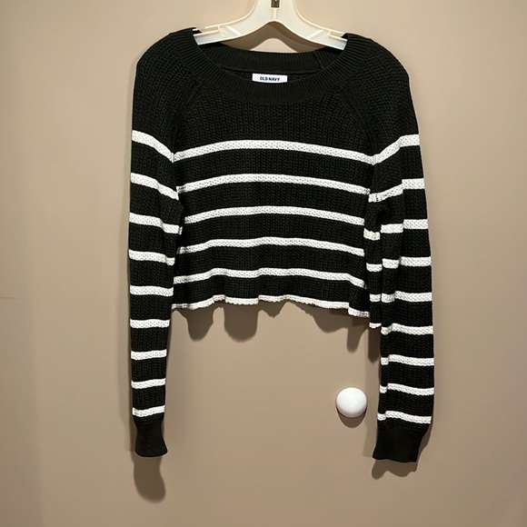 Old Navy Cropped Sweater! LIKE NEW! - Picture 2 of 4